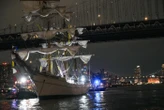 New York : le voilier mexicain reculait en accélérant avant d’entrer en collision contre le pont de Brooklyn