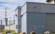 Prisons attaquées : l’enquête sur les violences signées « DDPF »