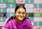 Euro 2025 : les Anglaises dénoncent les insultes racistes visant Jess Carter