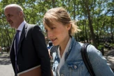 « J’étais grisée par le pouvoir » : Allison Mack, star de « Smallville », regrette d’avoir enrôlé des femmes dans une secte sexuelle