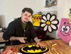 Passionné de culture geek, ce serveur de nuit fabrique le jour des tapis en laine végan à l’effigie de vos héros préférés
