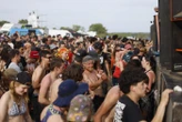 « Tous ceux qui sortent de ce lieu seront verbalisés » : ce que dit la loi et que risquent les participants de la free party géante à Bourges