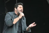« Dépêchez-vous d’acheter une villa » : quand les touristes sont indésirables au concert de Patrick Fiori à Saint-Tropez