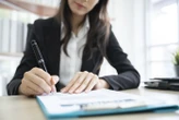 Des dirigeantes d’entreprise qui prêchaient la « méditation orgasmique » reconnues coupables d’avoir forcé leurs employés à des actes sexuels