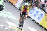 « C’est n’importe quoi » : pourquoi le carton jaune contre Bryan Coquard provoque un début de polémique sur le Tour