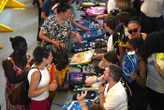 Rentrée pour tous à Courbevoie : la traditionnelle distribution de cartables, c’est un budget de 80 000 euros