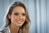 « Faites attention à côté de qui vous vous asseyez » : l’ex- Miss France Amandine Petit épouse Julien son amour de jeunesse