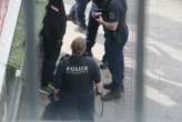 « Une agression scandaleuse » : une policière municipale de Creil blessée à la tête par des jets de bouteille en verre
