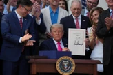 Donald Trump promulgue en grande pompe sa loi budgétaire, début du « nouvel âge d’or » américain