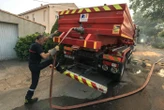 Incendie dans l’Aude : un camion de pompiers accidenté tombe sur le toit, un blessé grave et trois légers