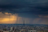 « Miracle ! » : quelques gouttes tombent sur Paris et ses habitants crient au soulagement