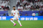 Football : un international iranien convoqué pour avoir enlacé une supportrice avant un match