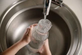 Eau potable polluée : une organisation de médecins alerte sur les risques pour les Français