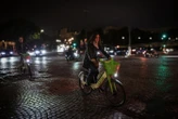 Passage à l’heure d’hiver, attention danger : nos conseils pour rester bien visible à vélo la nuit