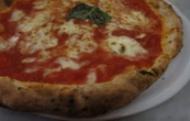 Du verre découvert dans une pizza surgelée, on lui propose 70 euros de carte-cadeau après l’hospitalisation de sa fille de 3 ans