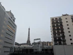 Pourquoi un léger voile de fumée est-il visible dans le ciel de Paris ?