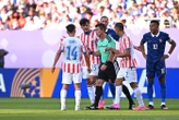 « Ils ont sali notre sport » : la presse du monde entier se déchaîne contre le Paraguay et l’arbitre du match
