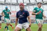 Irlande-France : les images du premier essai des Bleus de Louis Bielle-Biarrey sur une passe d’Antoine Dupont