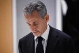 Cellule isolée, douche, télévision, parloirs… Quelles seront les conditions de détention de Nicolas Sarkozy en prison ?