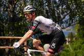 Giro : Juan Ayuso malchanceux et contraint d’abandonner après une piqûre d’abeille à l’œil