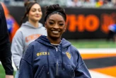 « Premier flip avec une nouvelle poitrine » : Simone Biles révèle avoir eu recours à une augmentation mammaire
