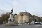 Angers : une femme se suicide en sautant dans les douves du château