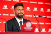 « Mais c’est lui qui me perturbe ! » : fous rires pour le bizutage d’Olivier Giroud sur Aïcha
