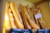 Une baguette gratuite contre un pas de danse : le défi lancé par les boulangers sur les réseaux sociaux