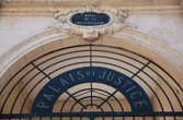 « J’aimerais tellement revoir tes seins » : un homme tire une flèche portant un message sexuel dans la chambre d’une fillette