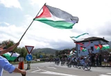 Vuelta : un manifestant propalestinien fait chuter un coureur