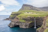 Trois touristes disparaissent mystérieusement à un jour d’intervalle près d’une cascade aux îles Féroé