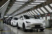 Tesla : les ventes divisées par deux en avril, les constructeurs chinois progressent