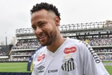 Football : Neymar rejoue avec Santos après un mois et demi d’absence