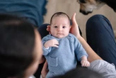 Espagne : les congés parentaux rallongés à 19 semaines, 32 pour les familles monoparentales