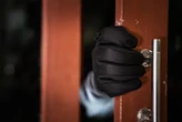 Paris : les cambrioleurs séquestrent l’employée de maison et repartent avec près de 150 000 euros de butin