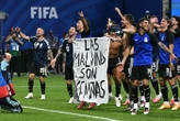Coupe du monde : l’Argentine peut-elle être sanctionnée par la Fifa pour avoir déployé une banderole sur les Malouines ?