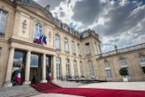 « Il reste une place à prendre face à Le Pen » : Philippe, Mélenchon, un fauteuil pour deux