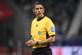 Football : L’arbitre de la remontada entre Barcelone et le PSG en 2017 annonce sa retraite
