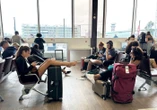 « Vraiment effrayant » : le toit d’une cafétéria de l’aéroport d’Almeria s’effondre après un tremblement de terre en Espagne