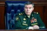 Guerre en Ukraine : Vladimir Poutine décerne une médaille du courage à Valéri Guerassimov, accusé de crimes contre l’humanité