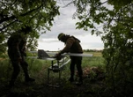 Guerre en Ukraine : au moins neuf morts et plusieurs blessés dans une attaque de drone contre un minibus
