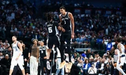 « Tous les rêves nous sont permis » : pour sa reprise en NBA, un Victor Wembanyama géant domine Dallas