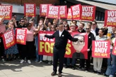 Keir Starmer bientôt remplacé par le « roi du Nord » ? Andy Burnham, élu député, se place en pole position pour défier le Premier ministre britannique