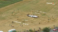 « Mon champ n’était jamais passé à la télé » : dans les coulisses d’une fresque agricole sur le Tour de France