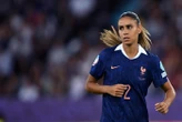 Euro 2025 : Mbock et Lakrar absentes de l’entraînement des Bleues