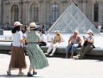 Jusqu’à 37 °C et des nuits tropicales : ce qui attend Paris avec la canicule et les très fortes chaleurs