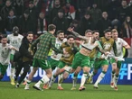 Hongrie-Irlande : la vidéo de la folle joie des Irlandais qualifiés pour les barrages du Mondial grâce à un but au bout du temps additionnel