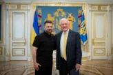 « Merci pour votre soutien » : Zelensky aux côtés de l’émissaire américain pour fêter l’Indépendance ukrainienne