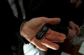 DZ Mafia : un cadre du clan marseillais, qui collectionnait les portables en cellule, transféré dans une prison parisienne