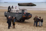 « L’an dernier, on ne pouvait même pas marcher » : à Arromanches, un anniversaire du D-Day sans la foule